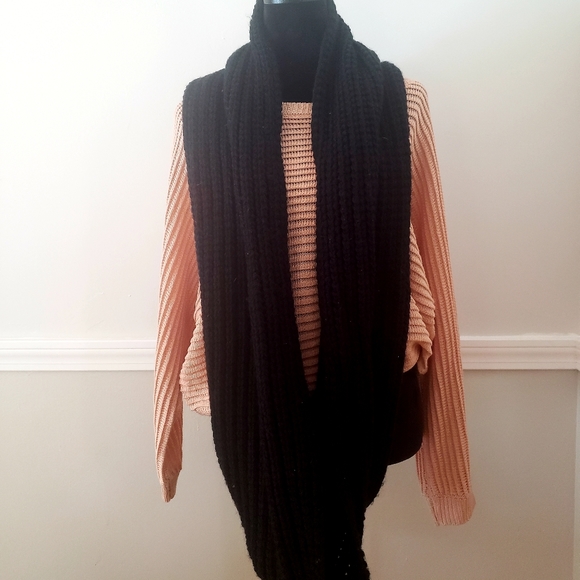Coach Black Wool Infinity Scarf🧣 - Picture 3 of 6